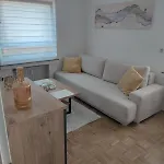 Justyna 1 Freistehendes, Ruhiges Haus Nur 2 Miter Lägenhet *