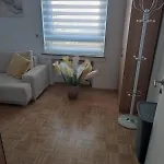 Justyna 1 Freistehendes, Ruhiges Haus Nur 2 Miter *