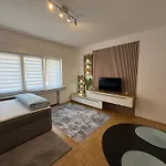 Justyna 1 Freistehendes, Ruhiges Haus Nur 2 Miter *
