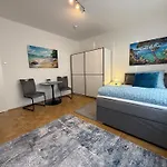 Justyna 1 Freistehendes, Ruhiges Haus Nur 2 Miter