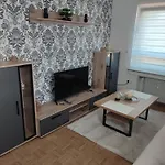 Justyna 1 Freistehendes, Ruhiges Haus Nur 2 Miter *