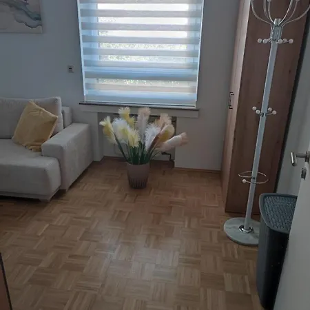 Justyna 1 Freistehendes, Ruhiges Haus Nur 2 Miter *