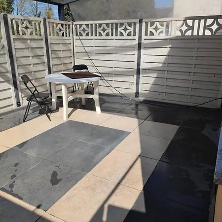 Justyna 1 Freistehendes, Ruhiges Haus Nur 2 Miter شقة